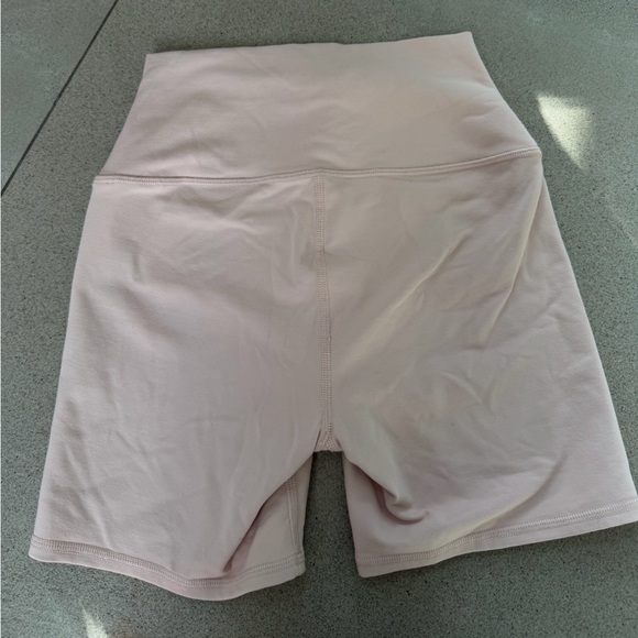 ALO Yoga Women's Light Pink Bike Shorts - Picture 2 of 3